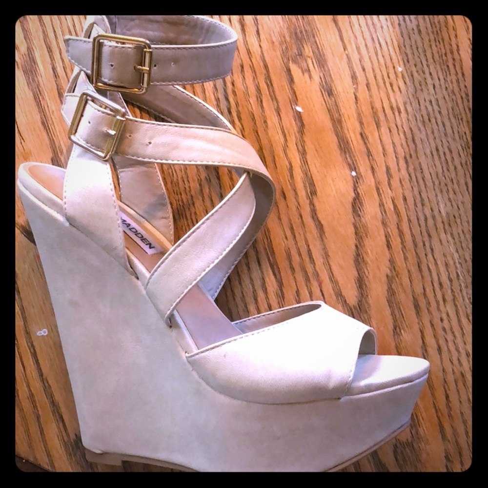 Steve Madden Nude Wedges